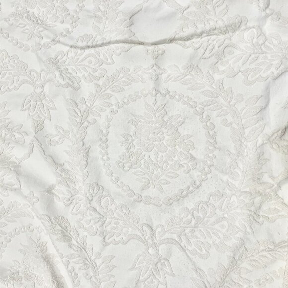 La Rochelle Collection Bedspread Ivory Chenille Matelasse 108x115 - Picture 8 of 9